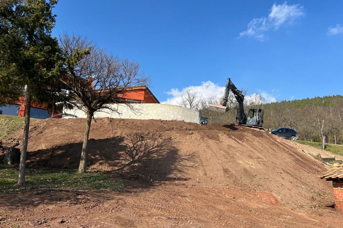 Effiziente Erdarbeiten: Stabilisierung und Nivellierung aus einer Hand