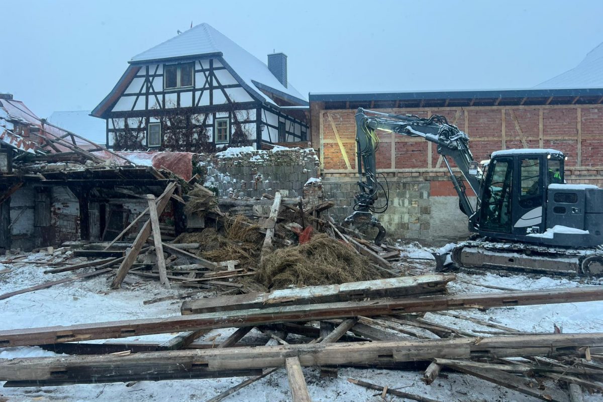 Abriss einer großen Scheune